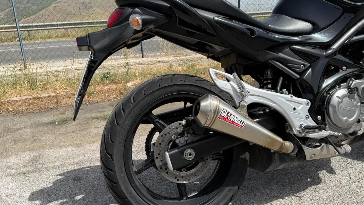 Suzuki Gladius 650 SFV (2009 - 15)  (13)