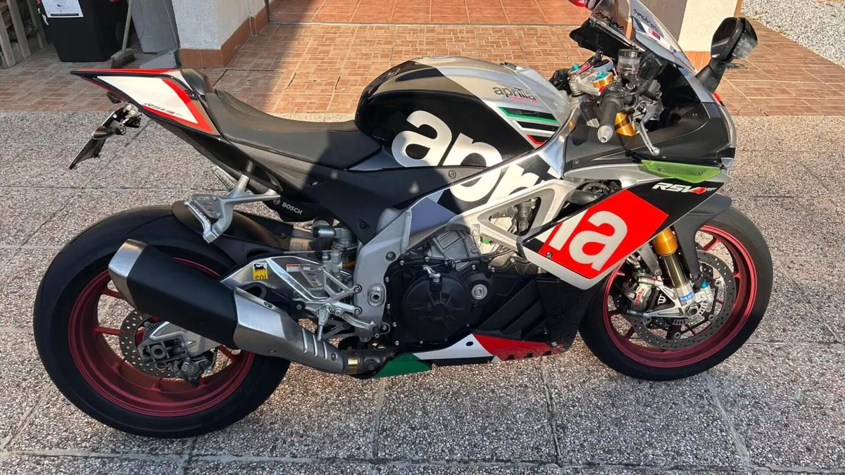 Aprilia RSV4 RF ABS (2015 - 17)  (4)