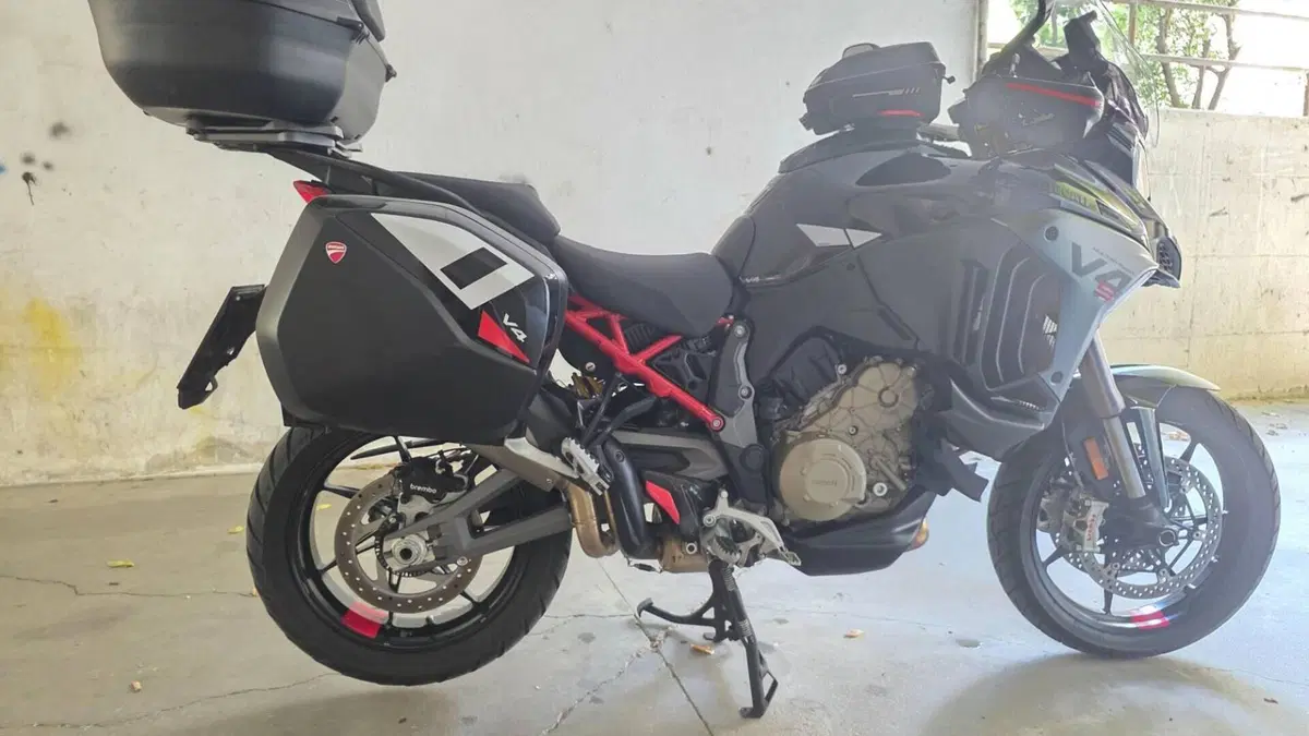 Ducati Multistrada V4 S Grand Tour (2024) 