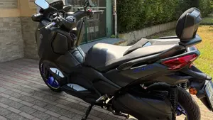 Yamaha X-Max 300 (2021 - 24)  (2)