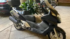 Honda Silver Wing 600 (2001 - 05)  (11)