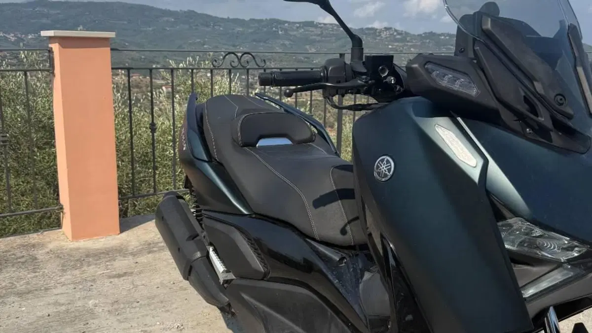 Yamaha X-Max 300 Tech Max (2021 - 24)  (2)