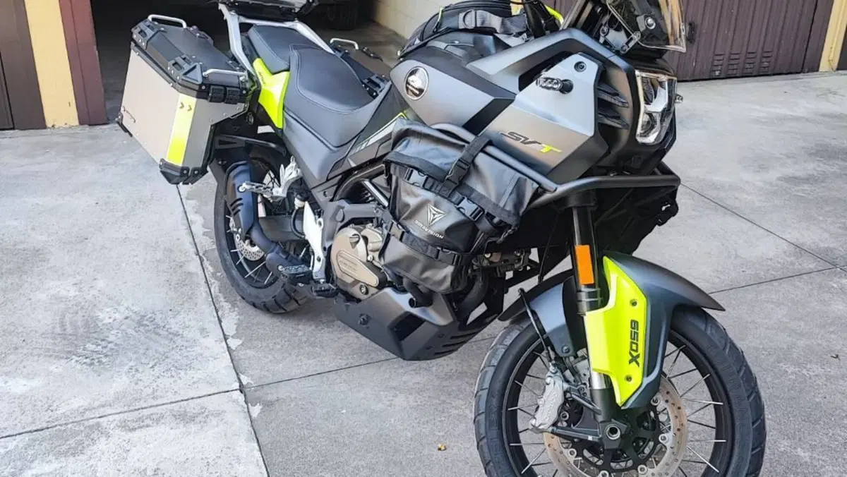 QJ Motor SVT 650 X (2025 - 26) 