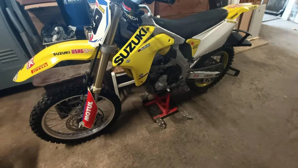 Suzuki RM 450 Z (2005 - 06)  (2)