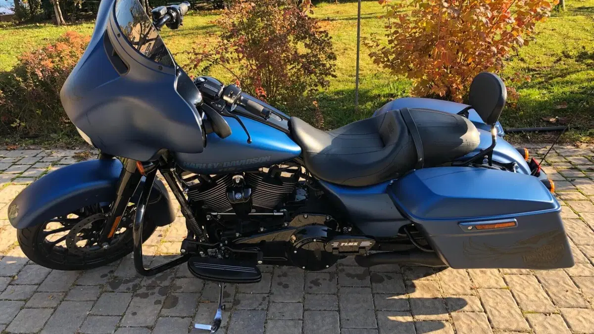 Harley-Davidson 107 Street Glide (2017 - 19) - FLHX  (3)