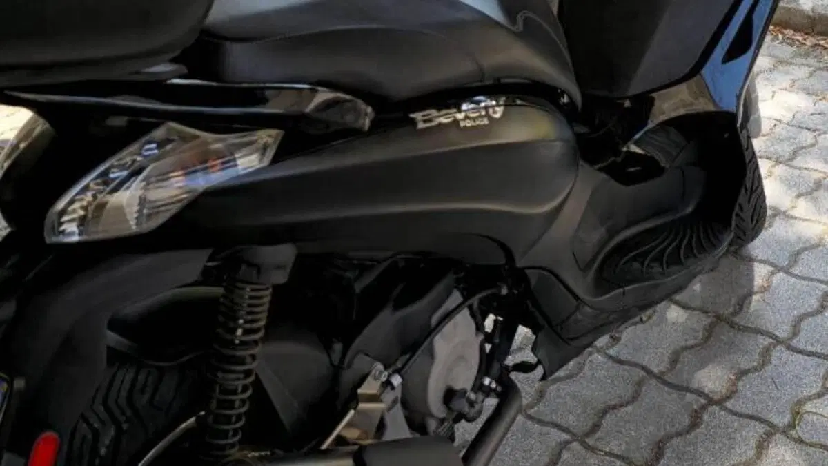 Piaggio Beverly 350 Police ABS-ASR (2018 - 20)  (6)