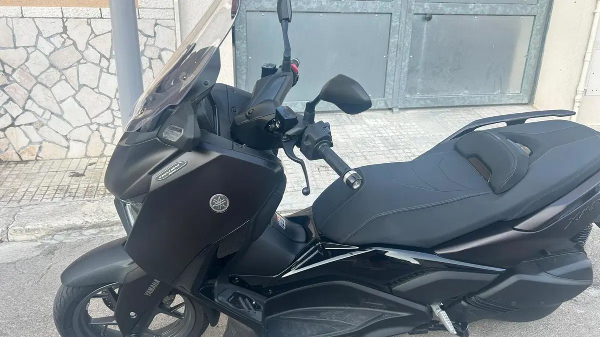 Yamaha X-Max 300 Tech Max (2025 - 26)  (2)
