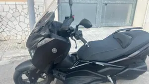 Yamaha X-Max 300 Tech Max (2025 - 26)  (2)