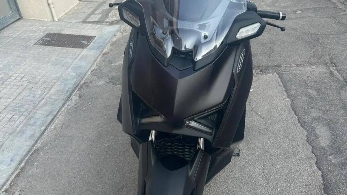Yamaha X-Max 300 Tech Max (2025 - 26)  (3)