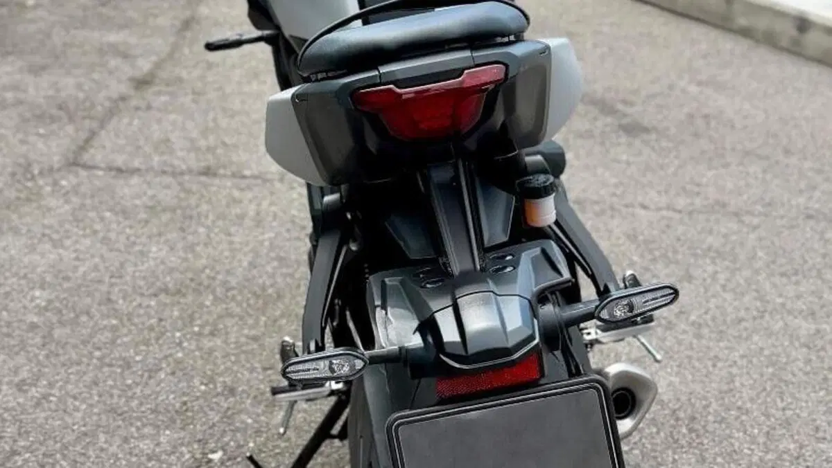 Yamaha MT-07 Y-AMT (2025 - 26)  (4)