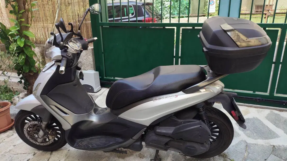 Piaggio Beverly 300 i.e. ABS-ASR (2016 - 20)  (2)