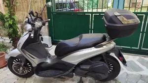 Piaggio Beverly 300 i.e. ABS-ASR (2016 - 20)  (2)