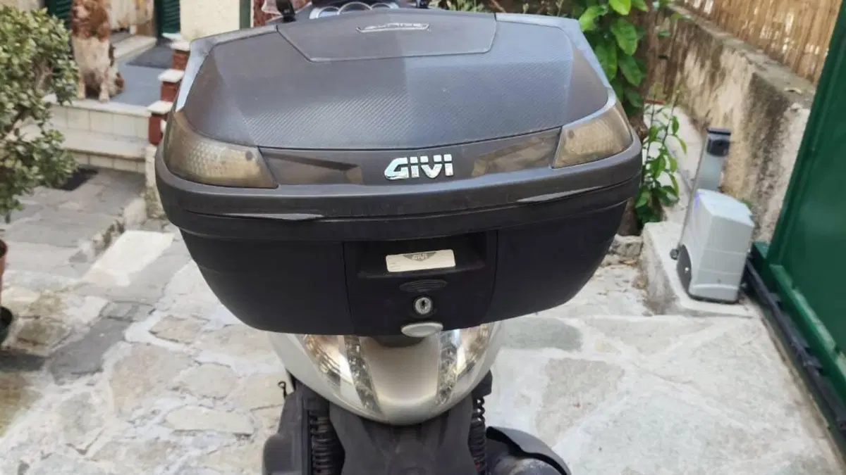 Piaggio Beverly 300 i.e. ABS-ASR (2016 - 20)  (3)