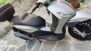 Piaggio Beverly 300 i.e. ABS-ASR (2016 - 20)  (4)
