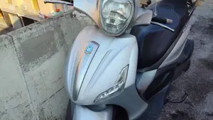 Piaggio Beverly 300 i.e. ABS-ASR (2016 - 20)  (5)