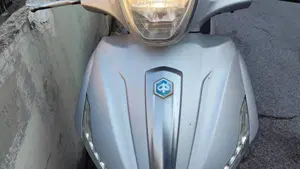 Piaggio Beverly 300 i.e. ABS-ASR (2016 - 20)  (12)