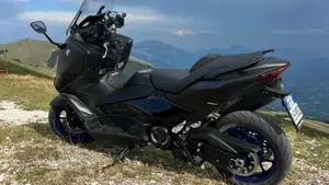 Yamaha T-Max 560 (2022 - 24)  (4)