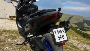 Yamaha T-Max 560 (2022 - 24)  (5)