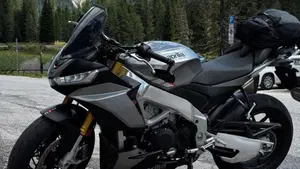 Aprilia Tuono V4 (2021 - 24)  (11)