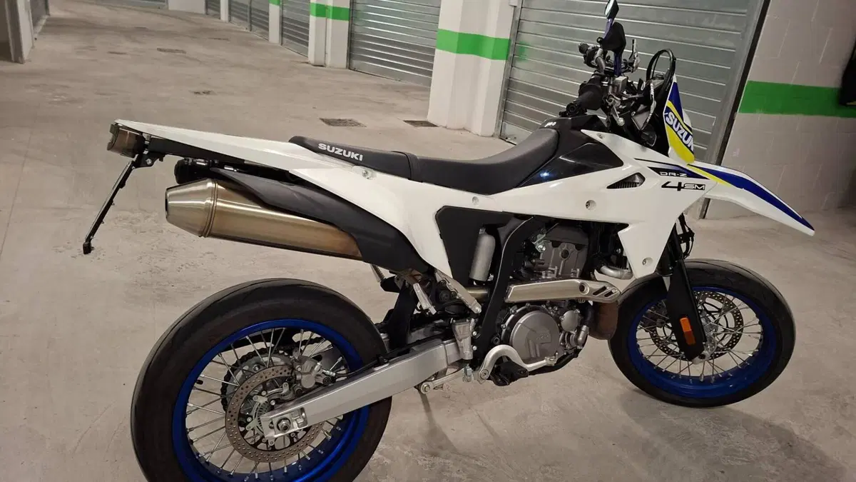Suzuki DR-Z4SM (2025 - 26)  (4)