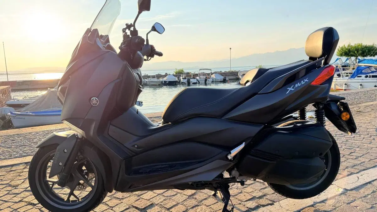 Yamaha X-Max 300 (2021 - 24)  (2)