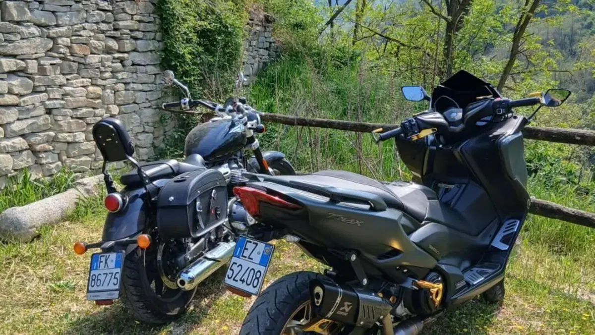 Yamaha T-Max 560 Tech Max (2022 - 24)  (2)