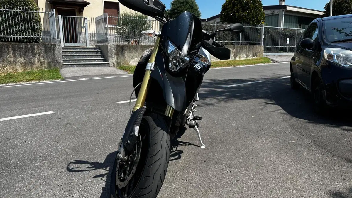 Aprilia Dorsoduro 750 (2009 - 14)  (2)