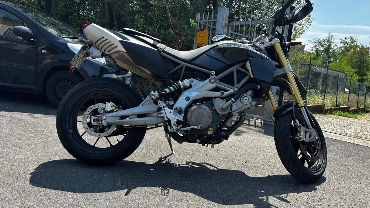 Aprilia Dorsoduro 750 (2009 - 14)  (3)