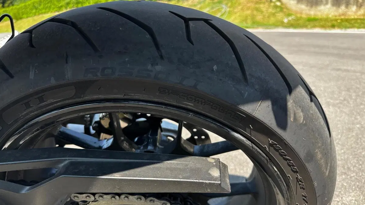 Aprilia Dorsoduro 750 (2009 - 14)  (8)