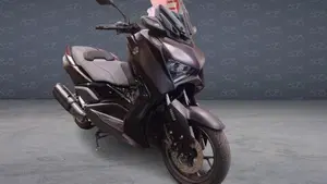 Yamaha X-Max 300 Tech Max (2021 - 24)  (2)