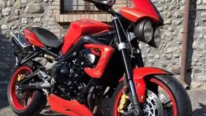 Triumph Street Triple (2007 - 12)  (2)