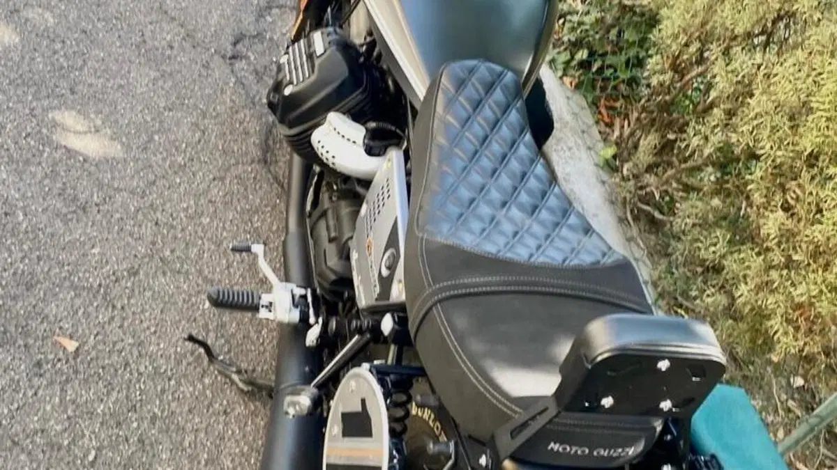 Moto Guzzi V9 Bobber Special Edition (2023 - 25)  (2)