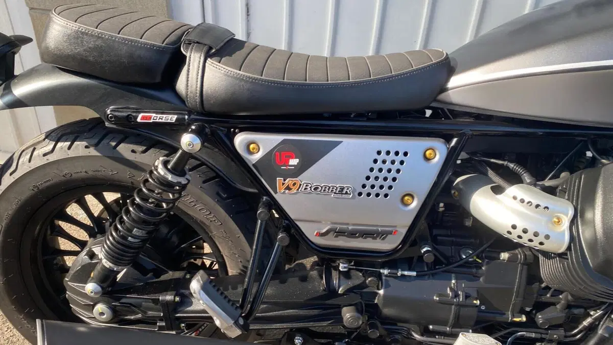 Moto Guzzi V9 Bobber Special Edition (2023 - 25)  (6)
