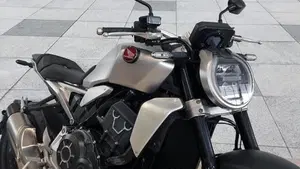 Honda CB 1000 R (2021 - 25)  (7)