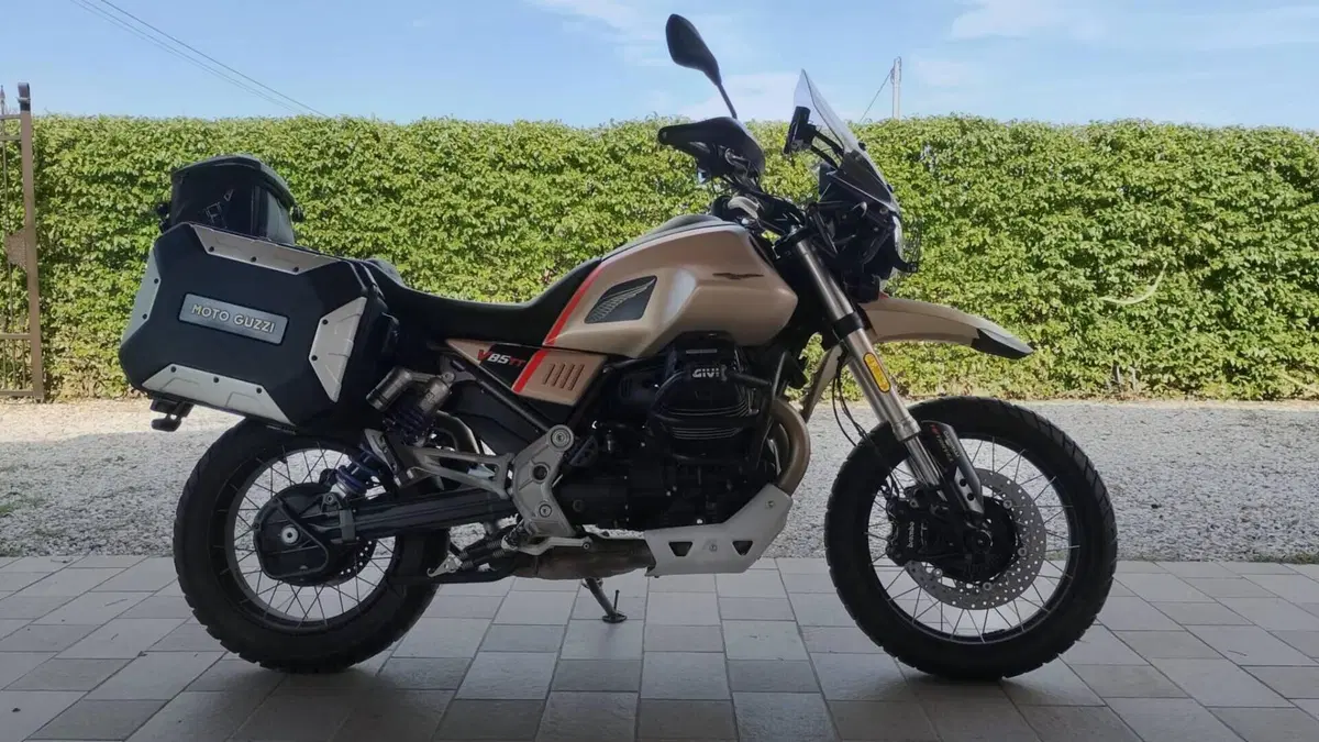Moto Guzzi V85 TT Travel (2021 - 23) 