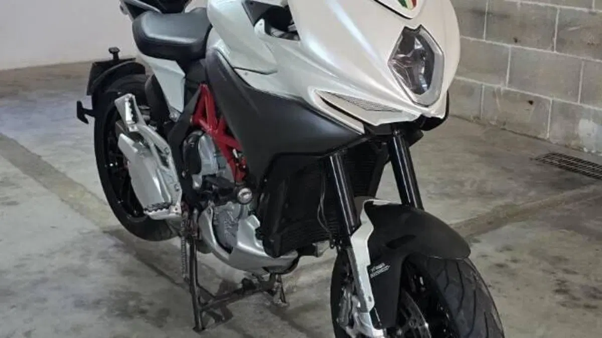 MV Agusta Turismo Veloce 800 Lusso (2014 - 16)  (2)
