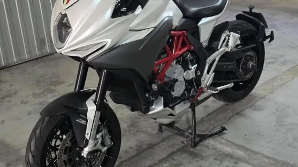 MV Agusta Turismo Veloce 800 Lusso (2014 - 16)  (4)