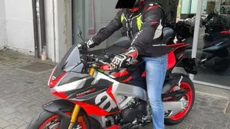 Aprilia Tuono V4 Factory (2021 - 24) usata