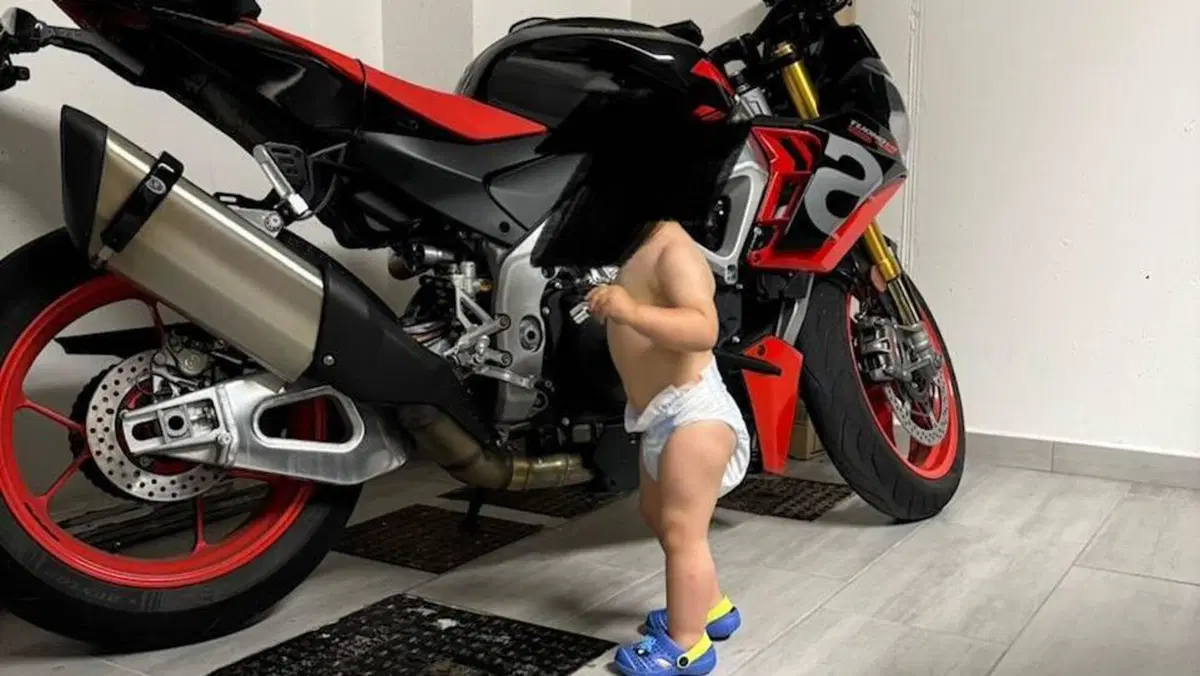 Aprilia Tuono V4 Factory (2021 - 24)  (3)