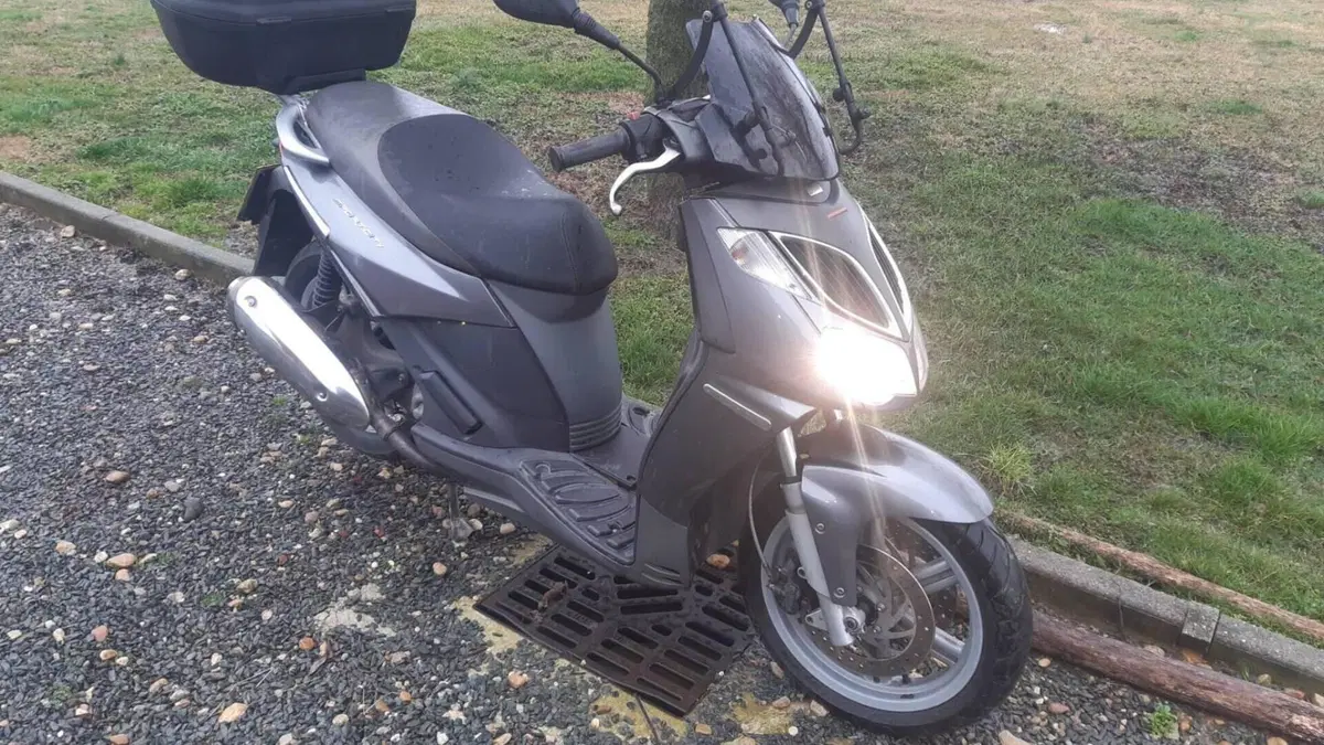 Aprilia Sportcity 250  (4)