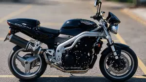 Triumph Speed Triple 955 (2002 - 04)  (2)