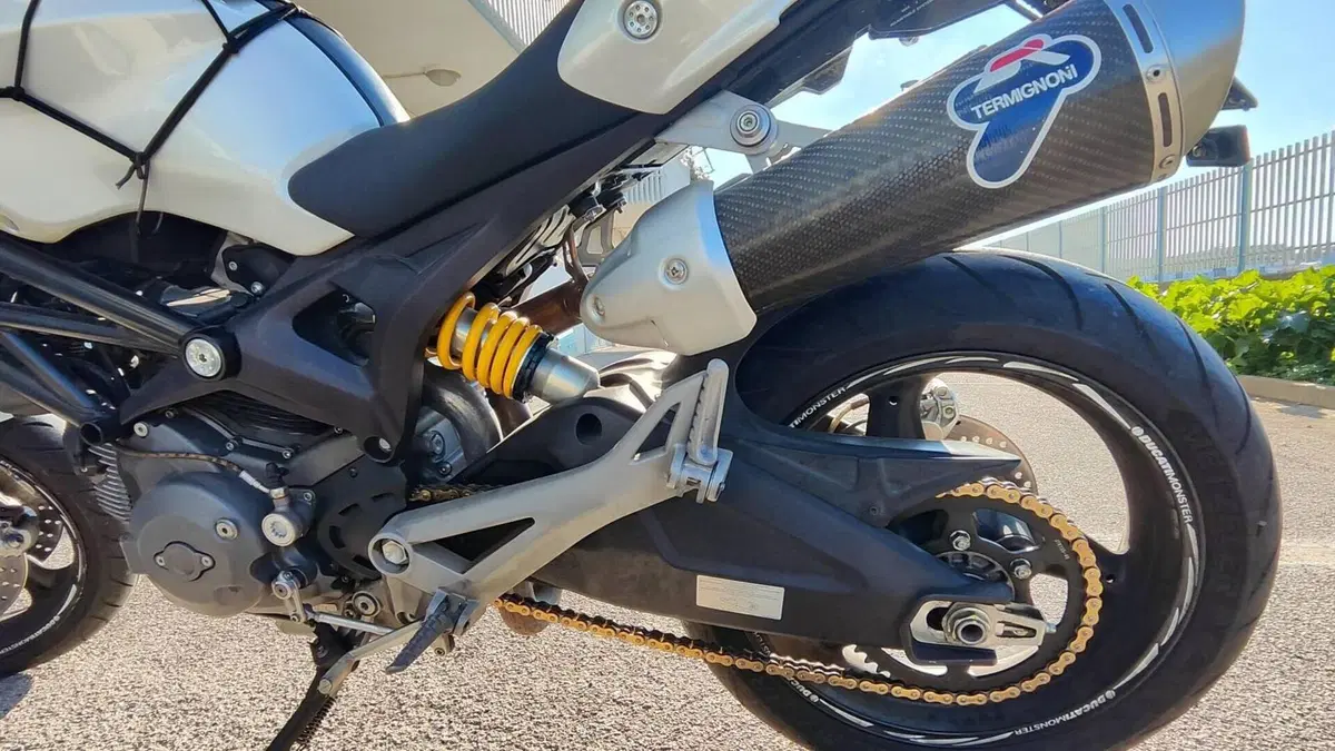 Ducati Monster 696 Plus (2007 - 14)  (5)