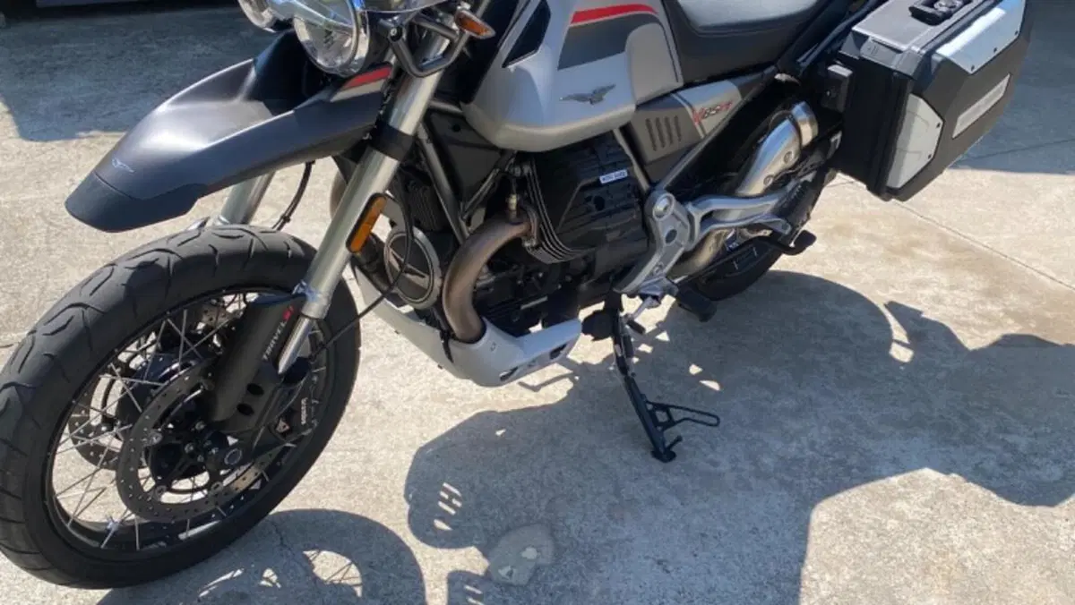 Moto Guzzi V85 TT (2021 - 23) 