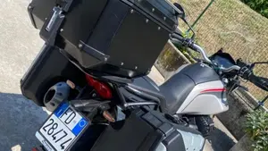 Moto Guzzi V85 TT (2021 - 23)  (2)