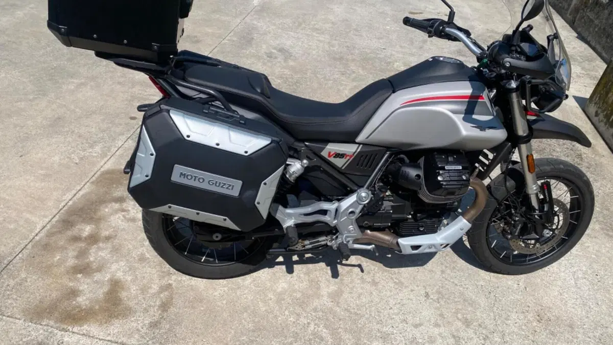 Moto Guzzi V85 TT (2021 - 23)  (3)