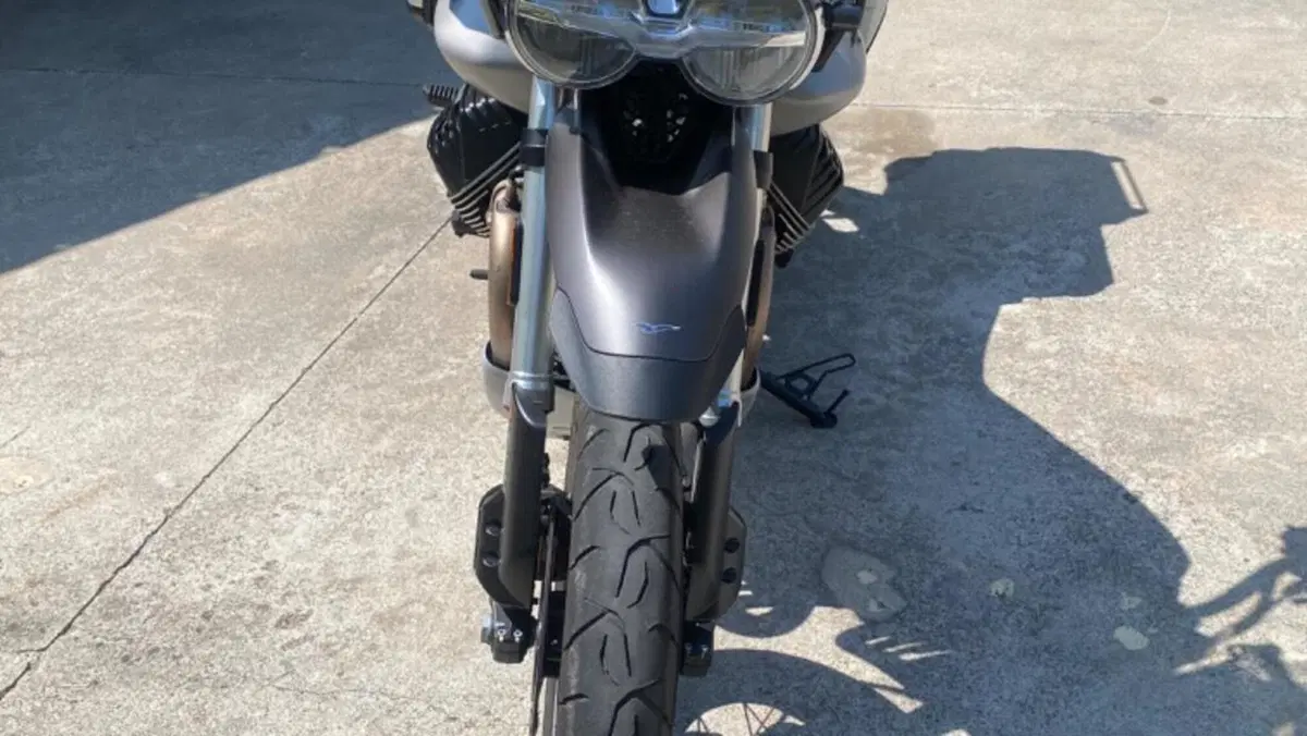 Moto Guzzi V85 TT (2021 - 23)  (4)