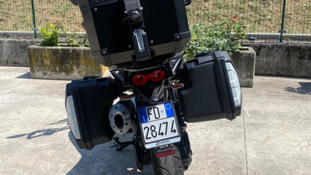 Moto Guzzi V85 TT (2021 - 23)  (6)