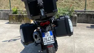 Moto Guzzi V85 TT (2021 - 23)  (6)