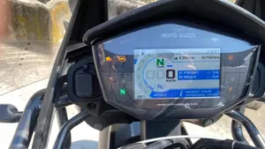 Moto Guzzi V85 TT (2021 - 23)  (7)