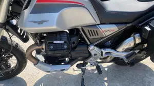 Moto Guzzi V85 TT (2021 - 23)  (9)